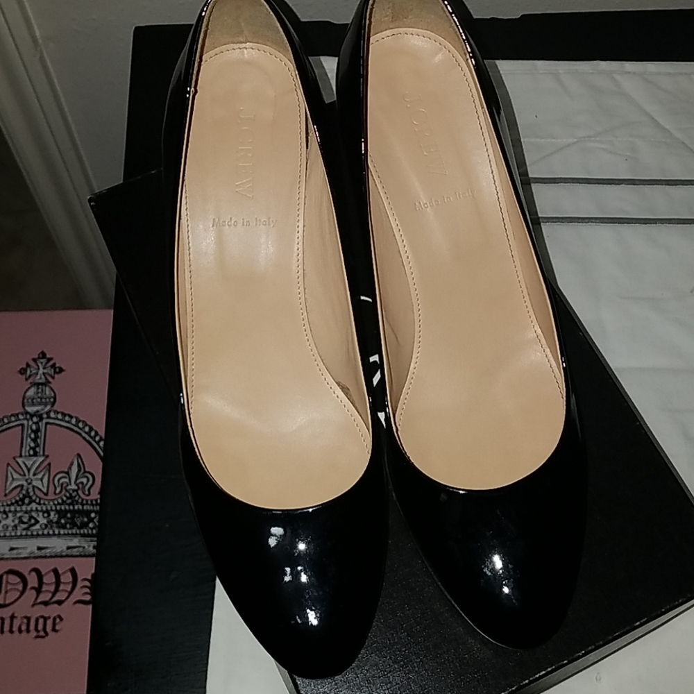 Patent leather wedge heel made in Italy